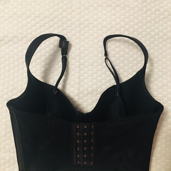 Victoria Secret black Push up bra,32D,brand new with tag on,lace at the back - Picture 4 of 7